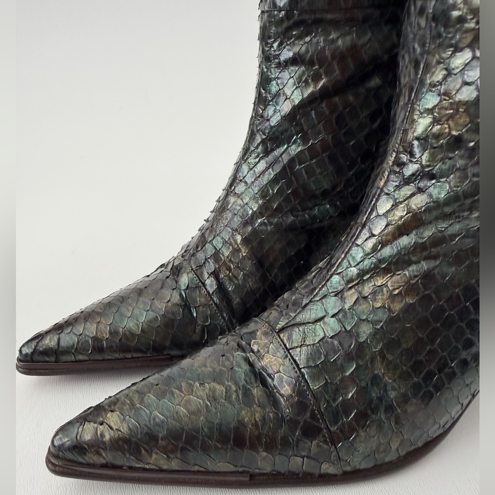 GUCCI | Tom Ford Runway Spring 1997 Iridescent Python Knee High Boots US 6.5 - Picture 7 of 16